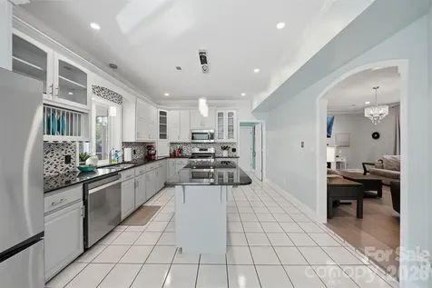 1360 Sweetbriar Lane Hickory NC 28602