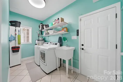 1360 Sweetbriar Lane Hickory NC 28602