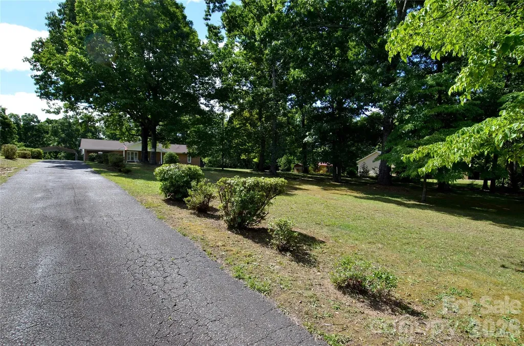848 Deer Park Road Nebo NC 28761