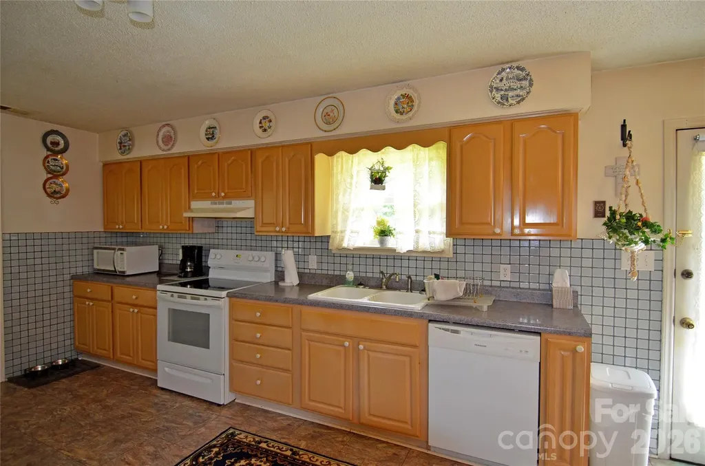 848 Deer Park Road Nebo NC 28761