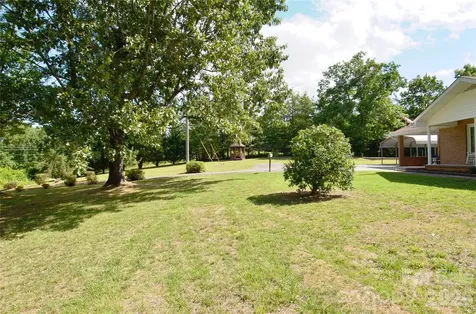 848 Deer Park Road Nebo NC 28761