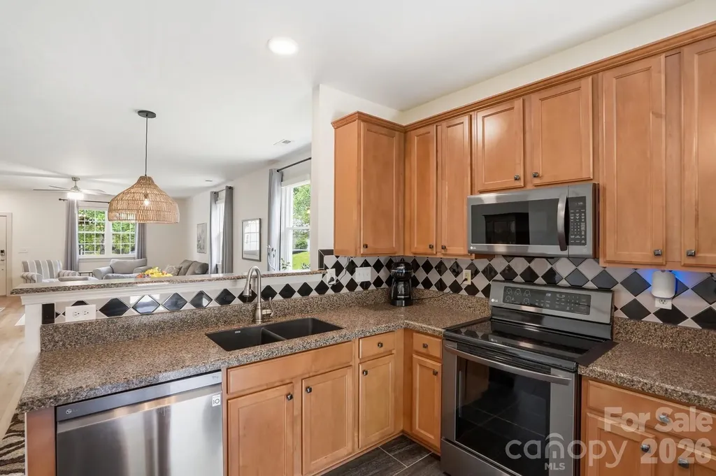 2211 Savannah Hills Drive Matthews NC 28105