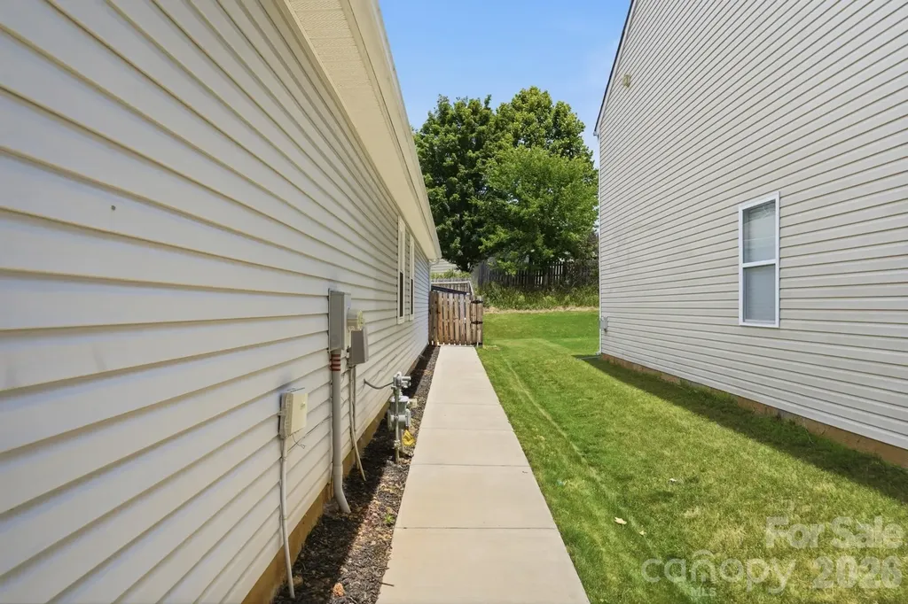 2211 Savannah Hills Drive Matthews NC 28105