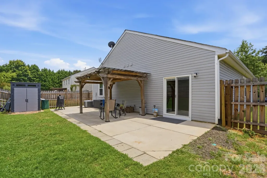 2211 Savannah Hills Drive Matthews NC 28105