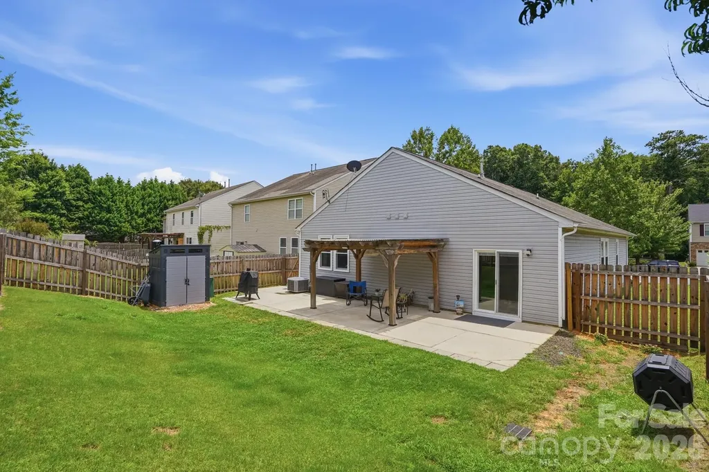 2211 Savannah Hills Drive Matthews NC 28105