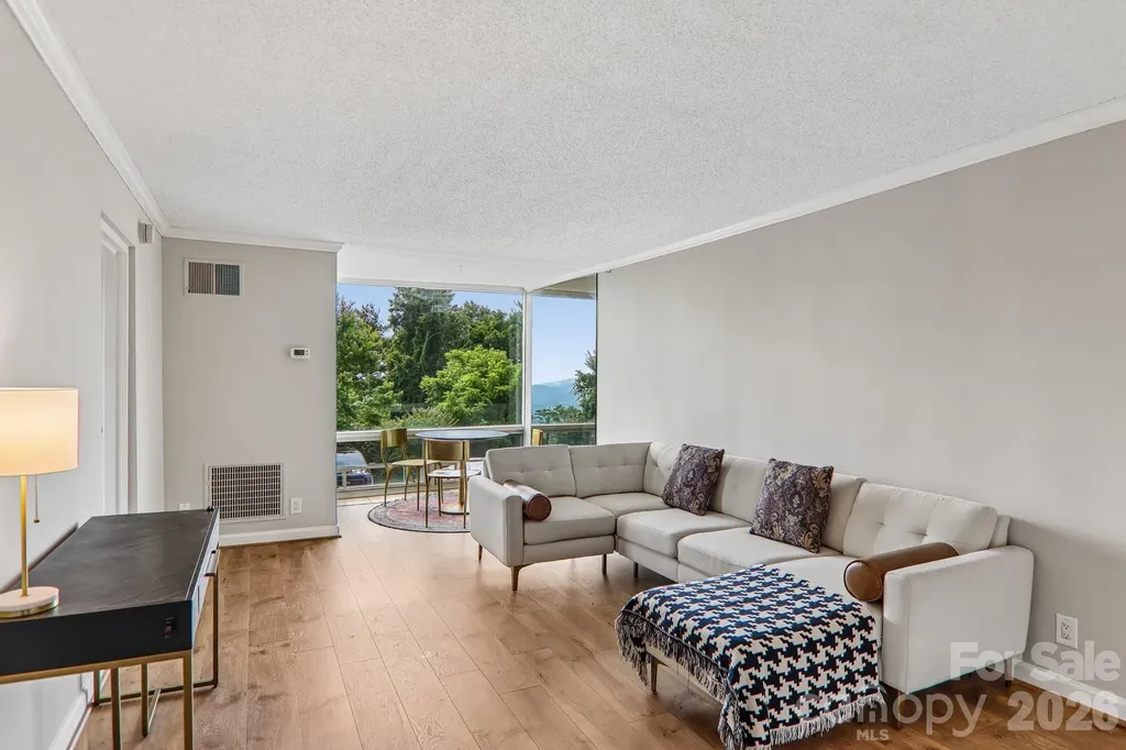 647 Town Mountain Road Asheville NC 28804