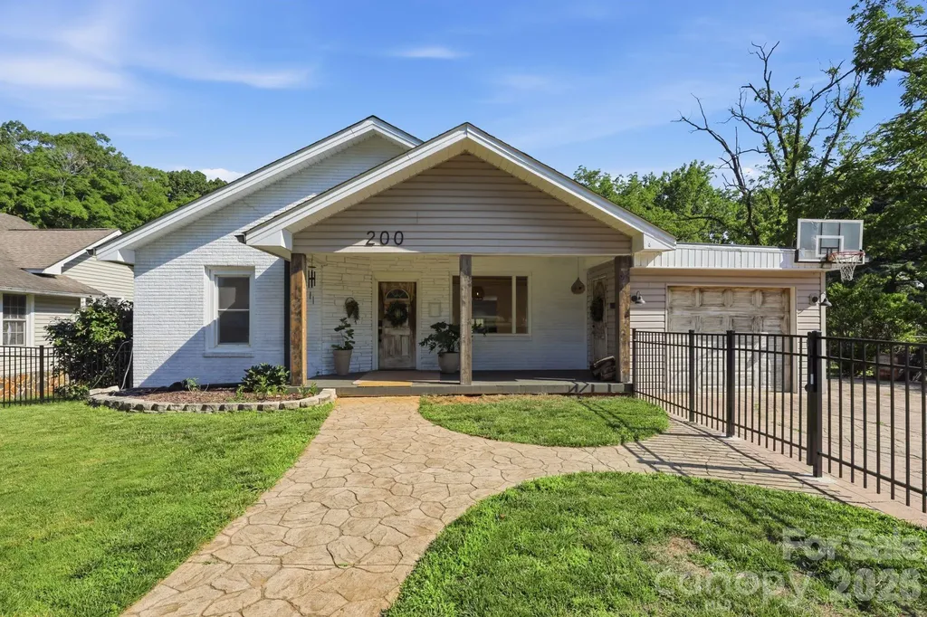 200 Feimster Street Statesville NC 28677