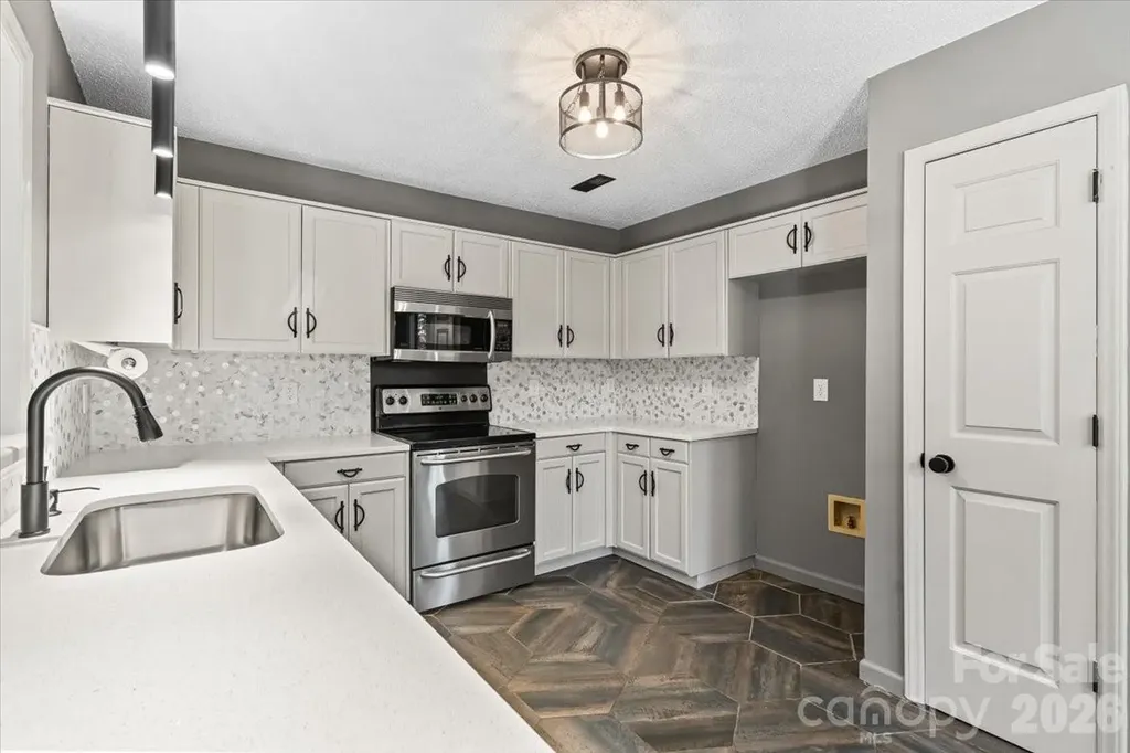 100 Diamond Drive Mooresville NC 28117