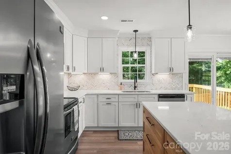 2751 Bridgeport Drive Winston Salem NC 27103