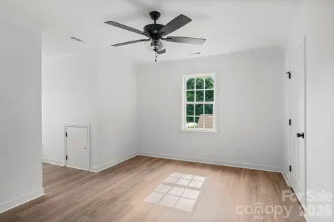 2751 Bridgeport Drive Winston Salem NC 27103