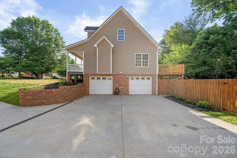 2751 Bridgeport Drive Winston Salem NC 27103
