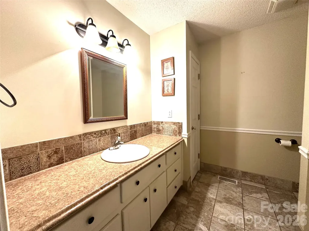 1724 Wellington Avenue Newton NC 28658