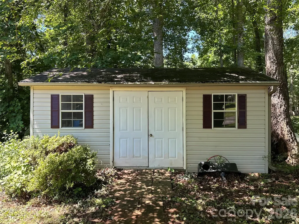 1724 Wellington Avenue Newton NC 28658