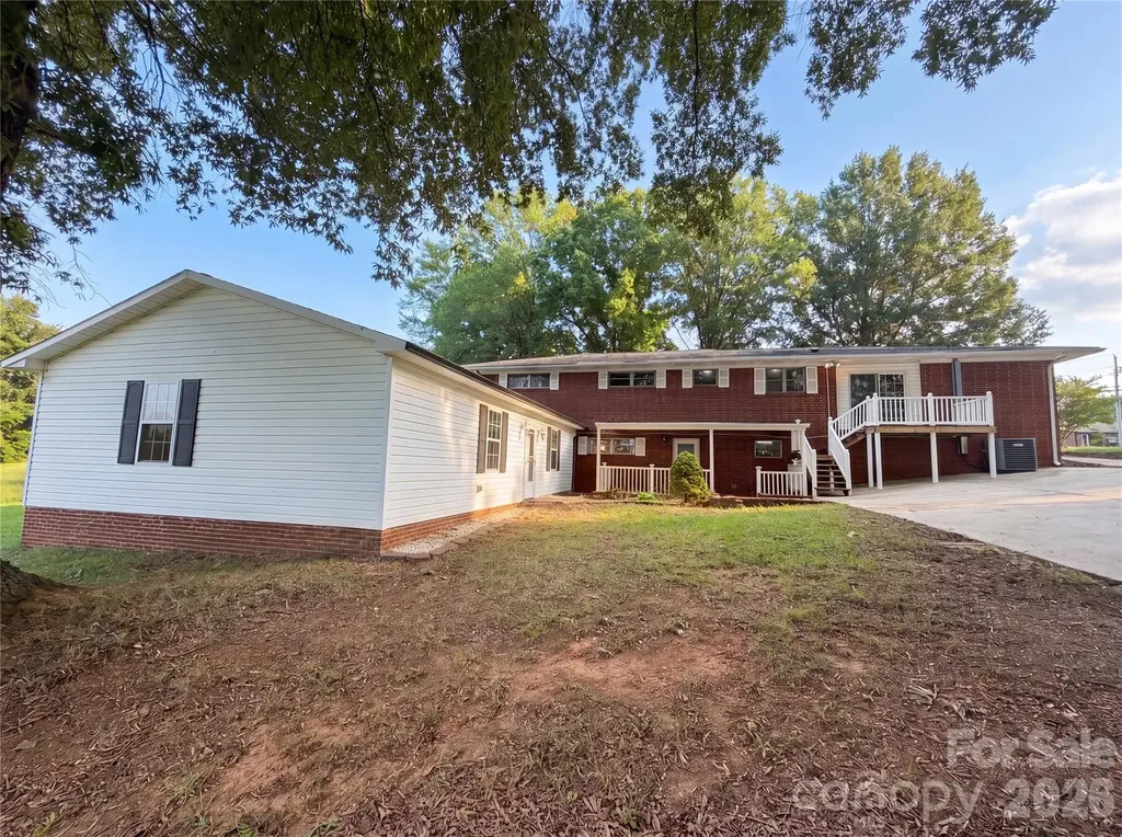 1580 W Cloaninger Avenue Statesville NC 28625