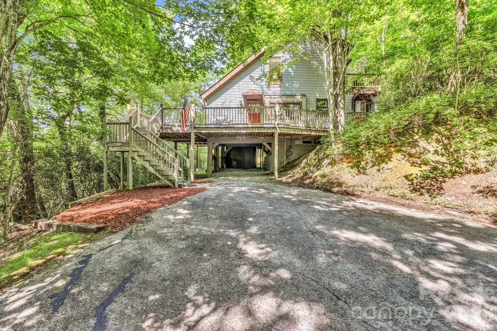 571 Tsisqua Circle Brevard NC 28712