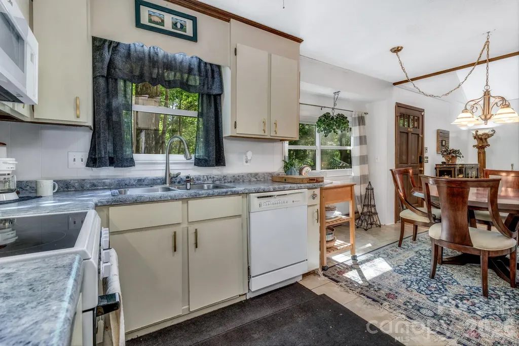 571 Tsisqua Circle Brevard NC 28712