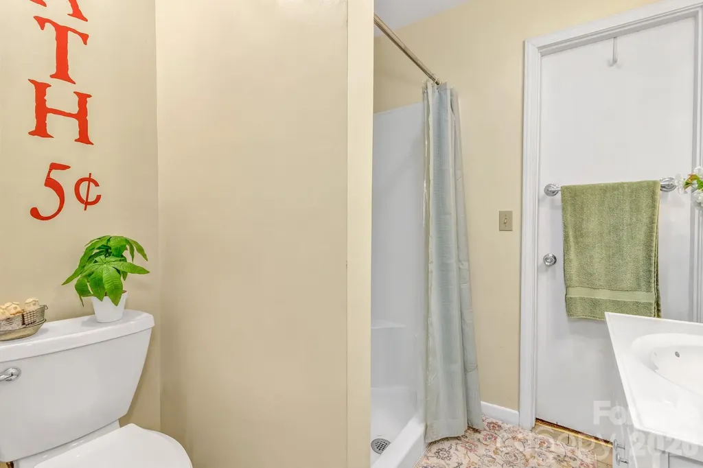 571 Tsisqua Circle Brevard NC 28712