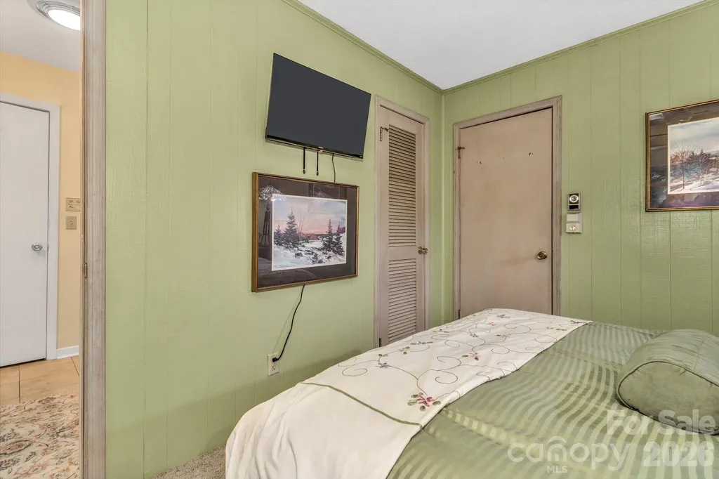 571 Tsisqua Circle Brevard NC 28712