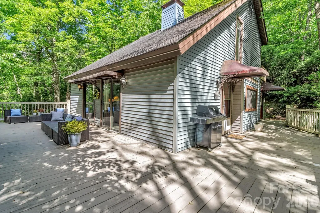 571 Tsisqua Circle Brevard NC 28712