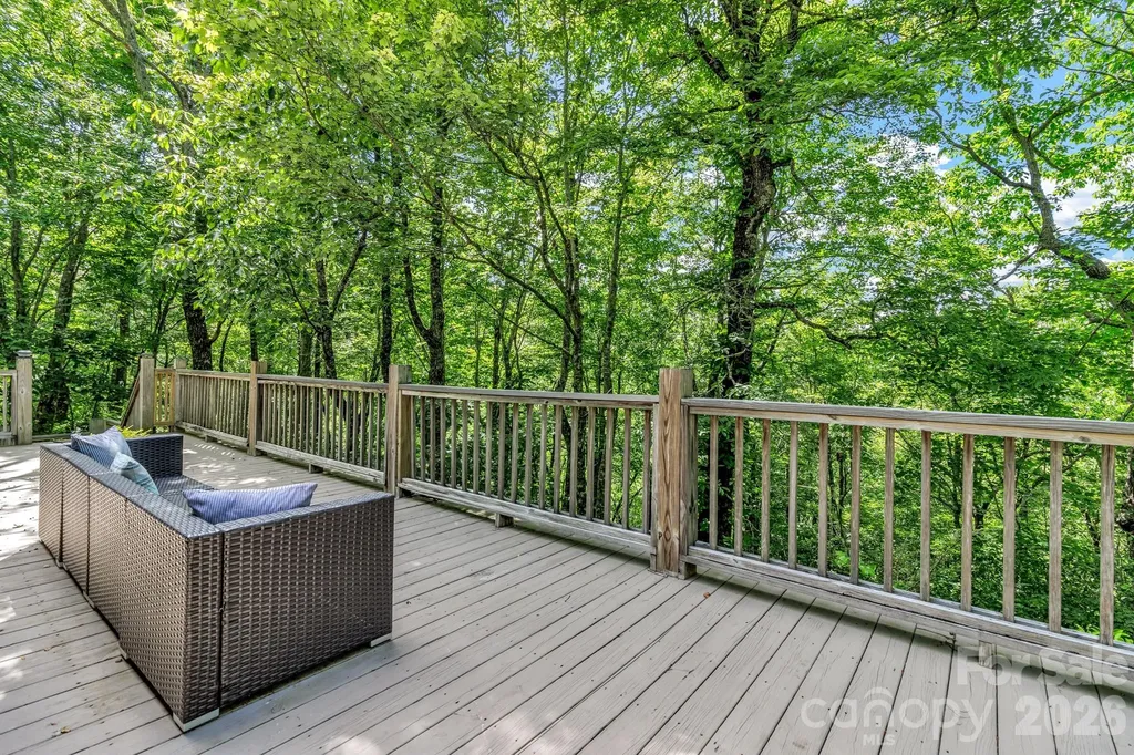 571 Tsisqua Circle Brevard NC 28712