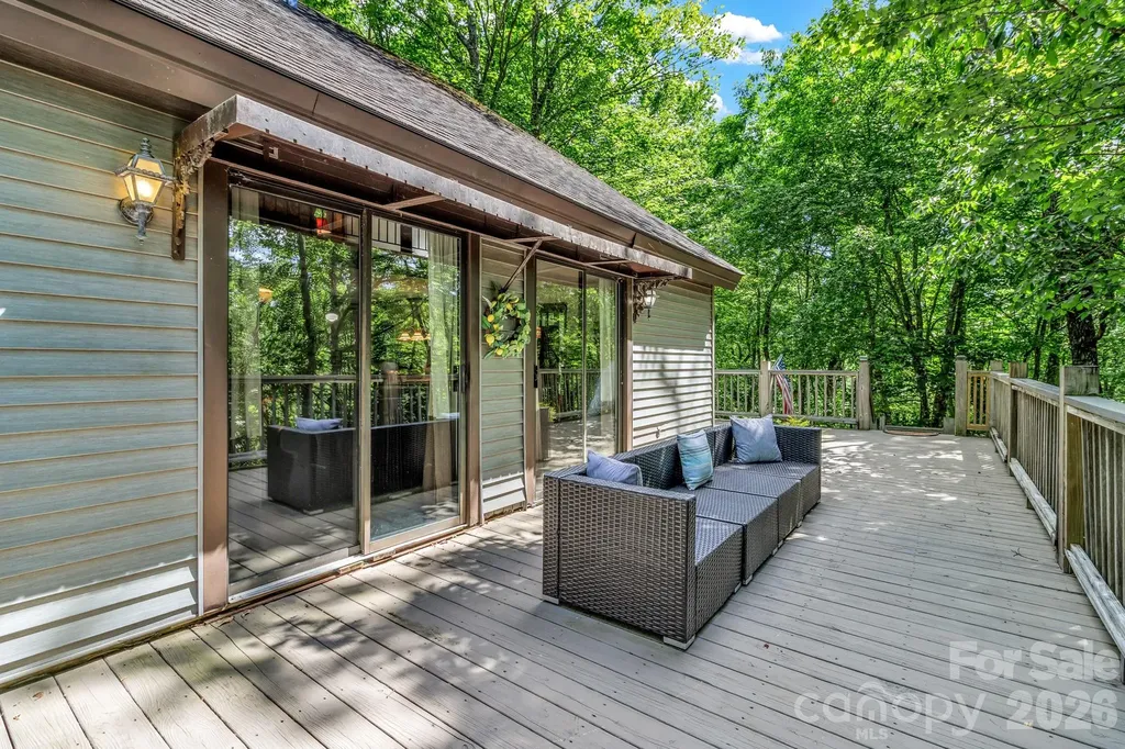 571 Tsisqua Circle Brevard NC 28712