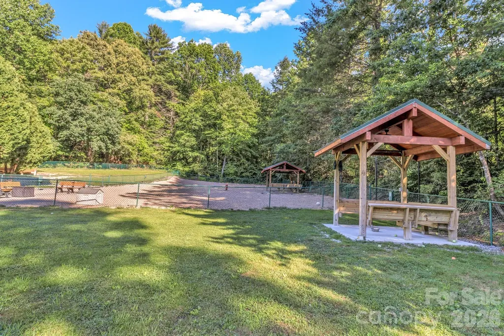 571 Tsisqua Circle Brevard NC 28712