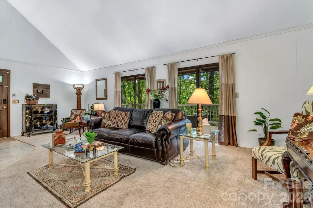 571 Tsisqua Circle Brevard NC 28712