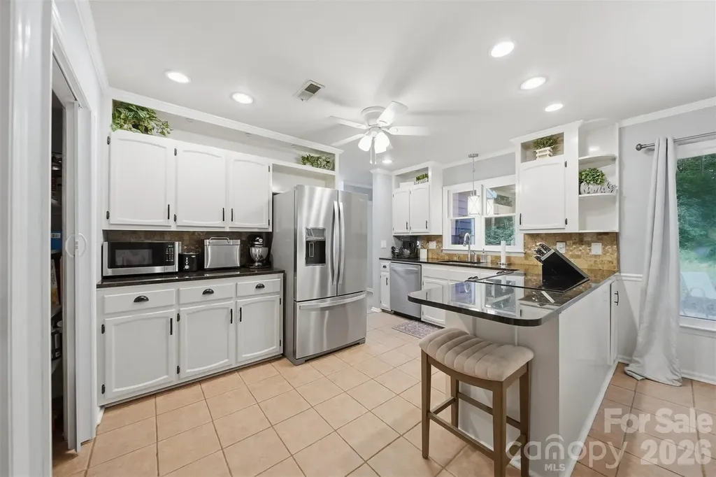 6089 Northlake Drive Hickory NC 28601