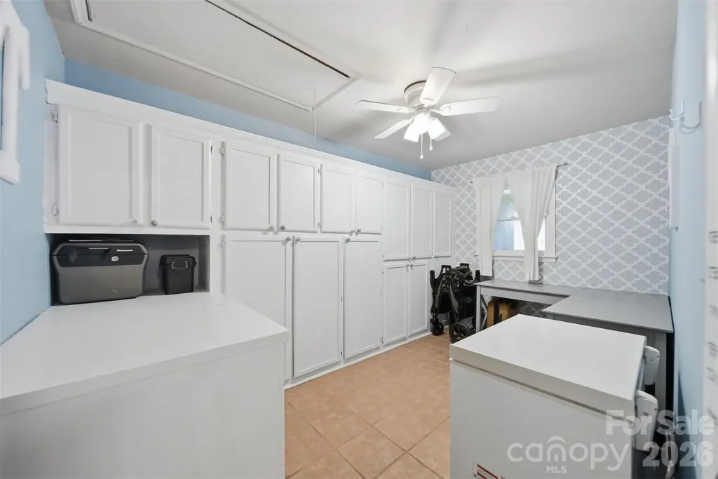 6089 Northlake Drive Hickory NC 28601