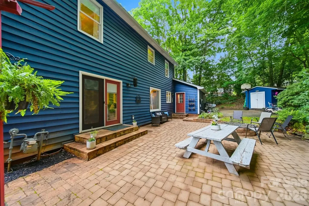6089 Northlake Drive Hickory NC 28601