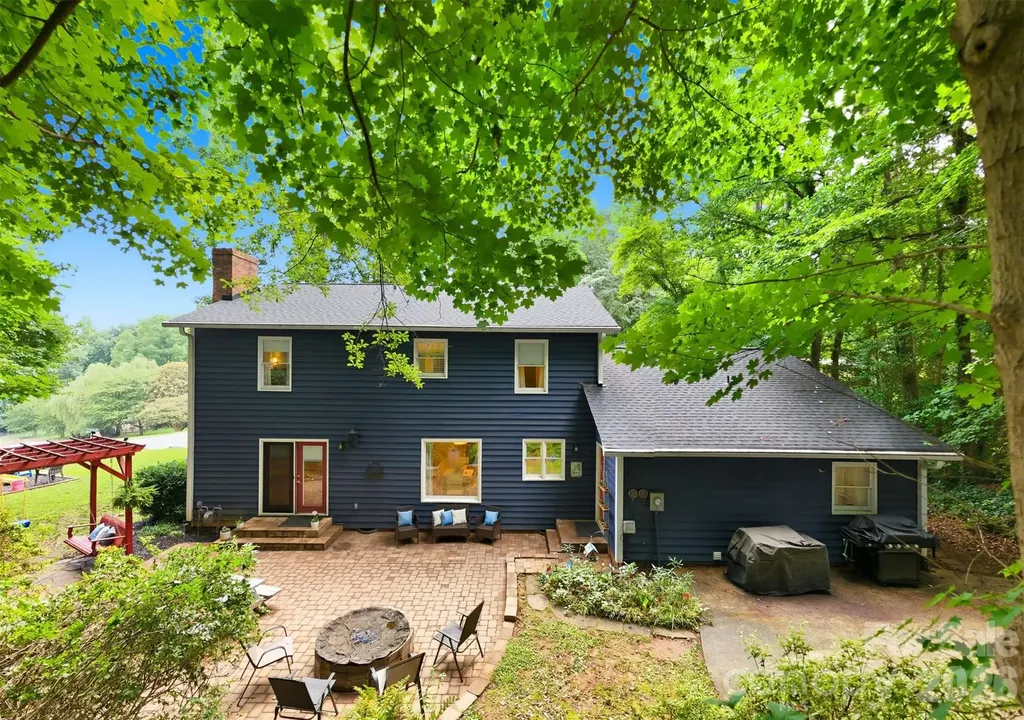 6089 Northlake Drive Hickory NC 28601