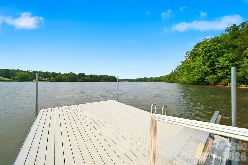 6089 Northlake Drive Hickory NC 28601