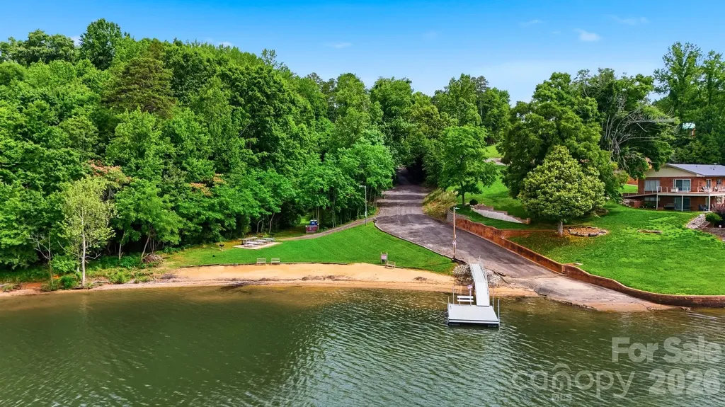 6089 Northlake Drive Hickory NC 28601