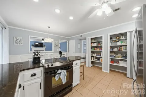 6089 Northlake Drive Hickory NC 28601