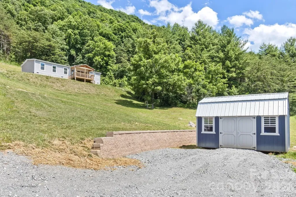 27 Spuds Lane Weaverville NC 28787