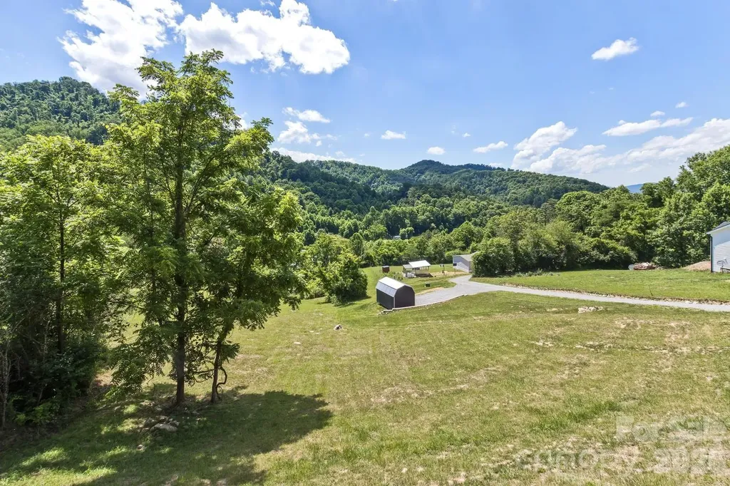 27 Spuds Lane Weaverville NC 28787