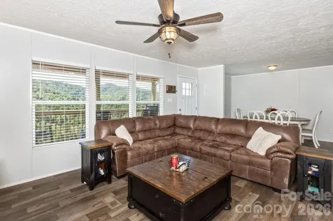 27 Spuds Lane Weaverville NC 28787