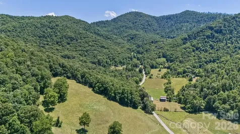 27 Spuds Lane Weaverville NC 28787