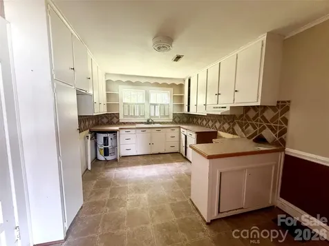 303 Cavin Avenue Mount Holly NC 28120