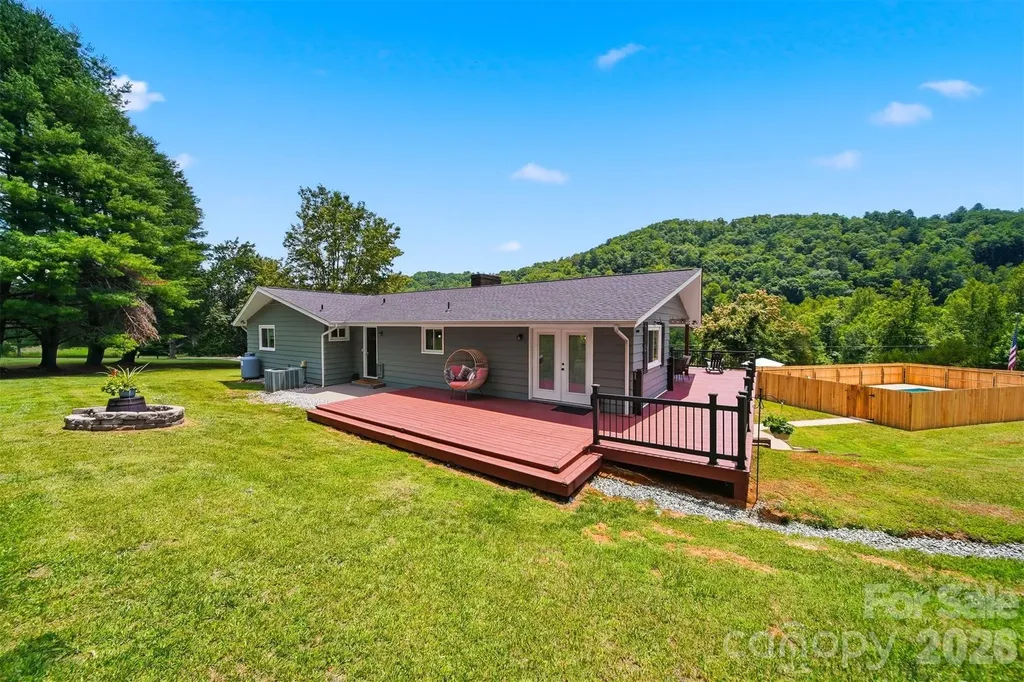 2411 Robertson Lane Lenoir NC 28645
