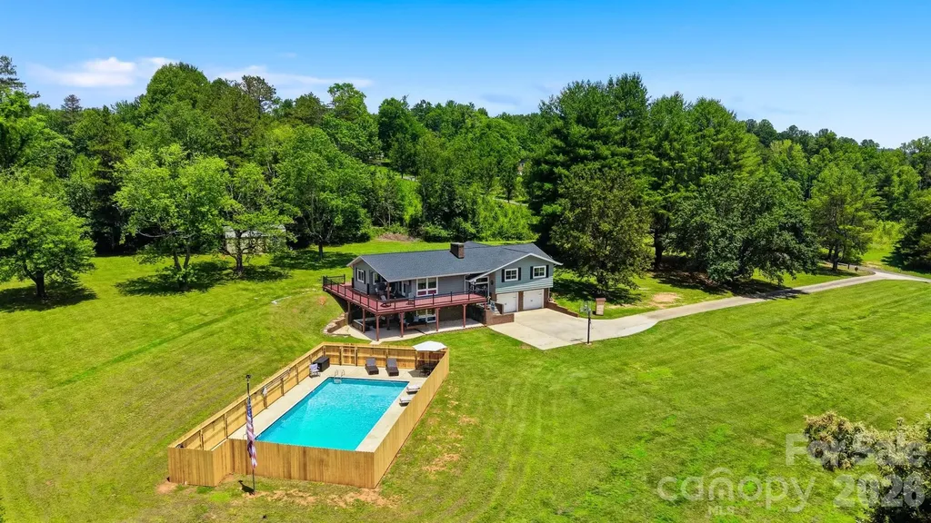 2411 Robertson Lane Lenoir NC 28645