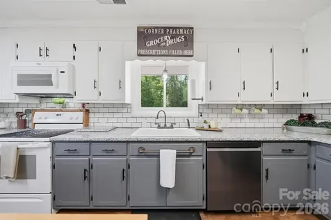 2411 Robertson Lane Lenoir NC 28645