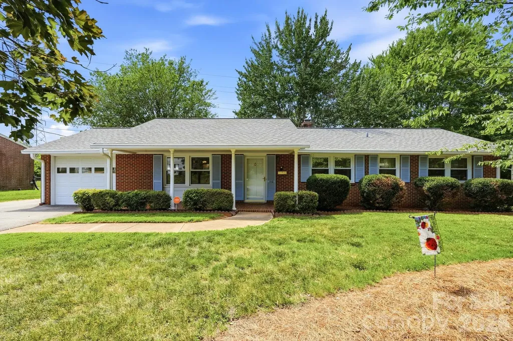 112 Queensbury Road Winston Salem NC 27104