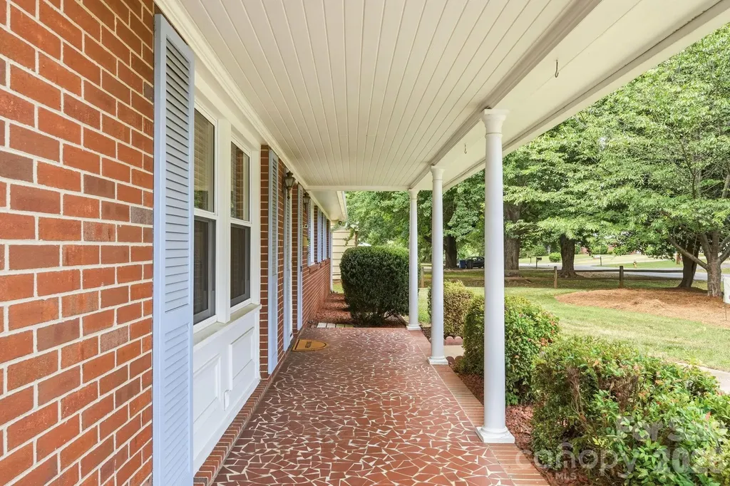 112 Queensbury Road Winston Salem NC 27104