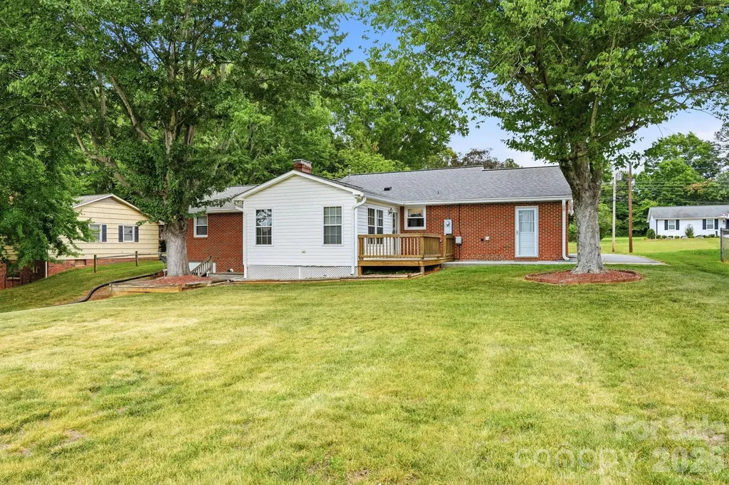 112 Queensbury Road Winston Salem NC 27104