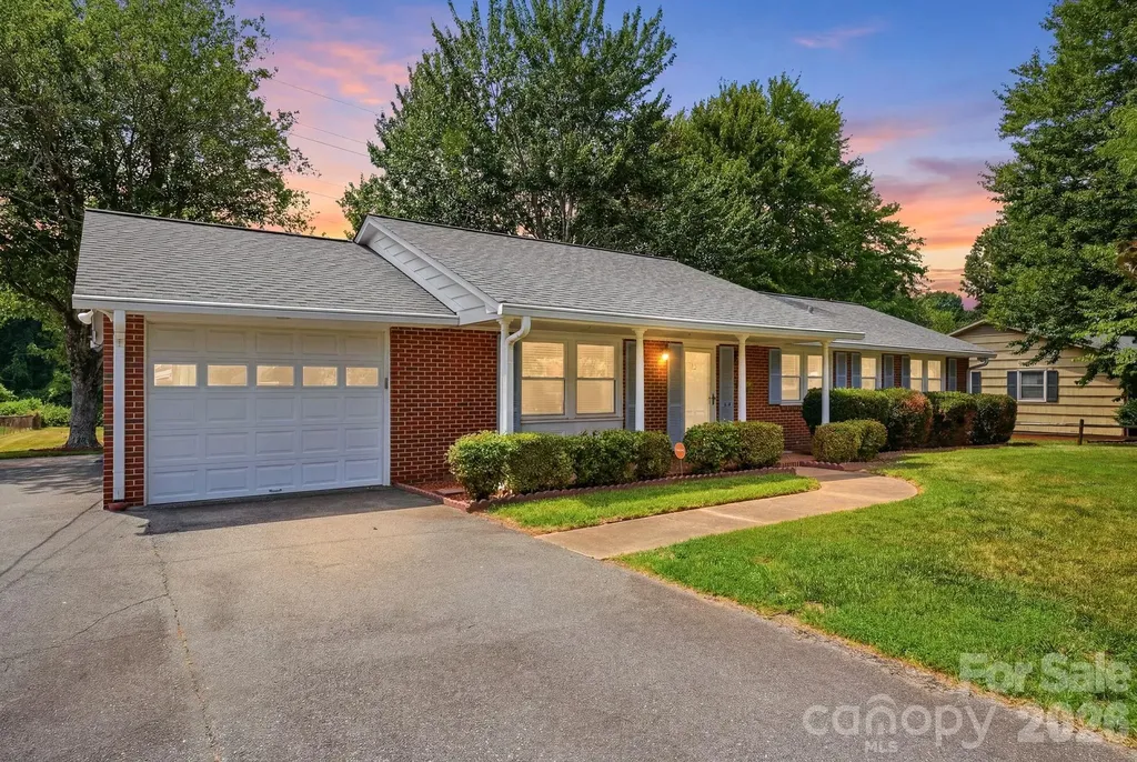112 Queensbury Road Winston Salem NC 27104