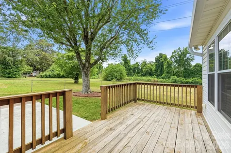112 Queensbury Road Winston Salem NC 27104