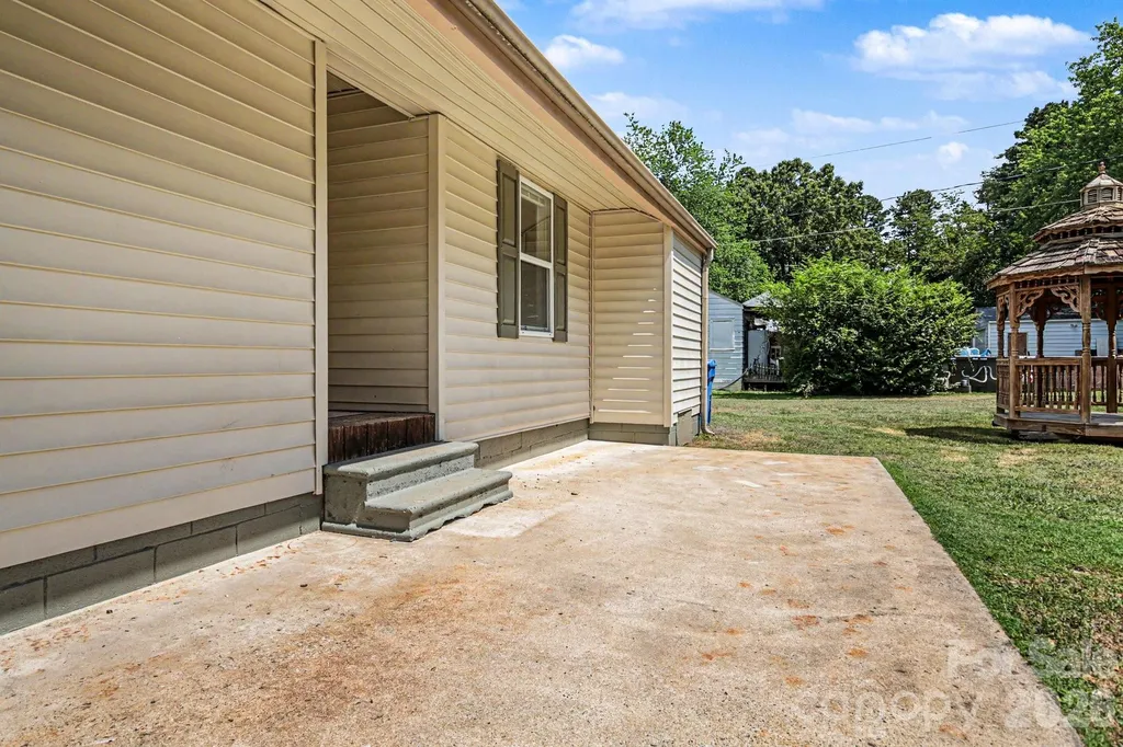 110 Spring Street Kernersville NC 27284