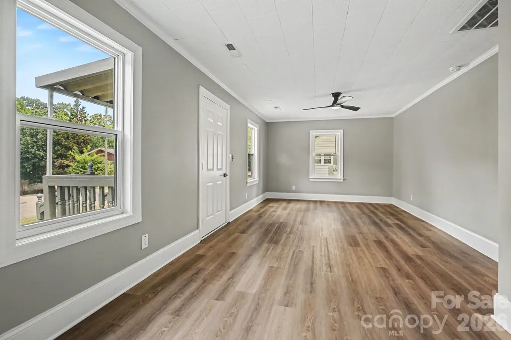 110 Spring Street Kernersville NC 27284
