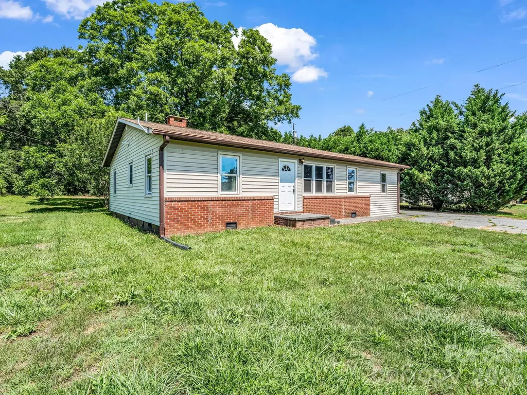 1758 Chase High Road Forest City NC 28043